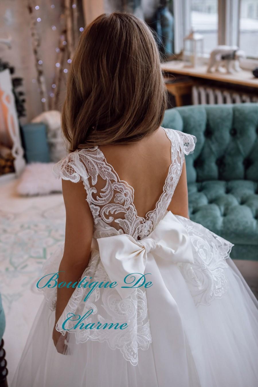 Mariage - Ivory Flower Girl dress,First Communion Dress,Toddler dress,Tulle Flower Girl Dress,White lace dress,Tutu Flower Girl dress,Tutu dress