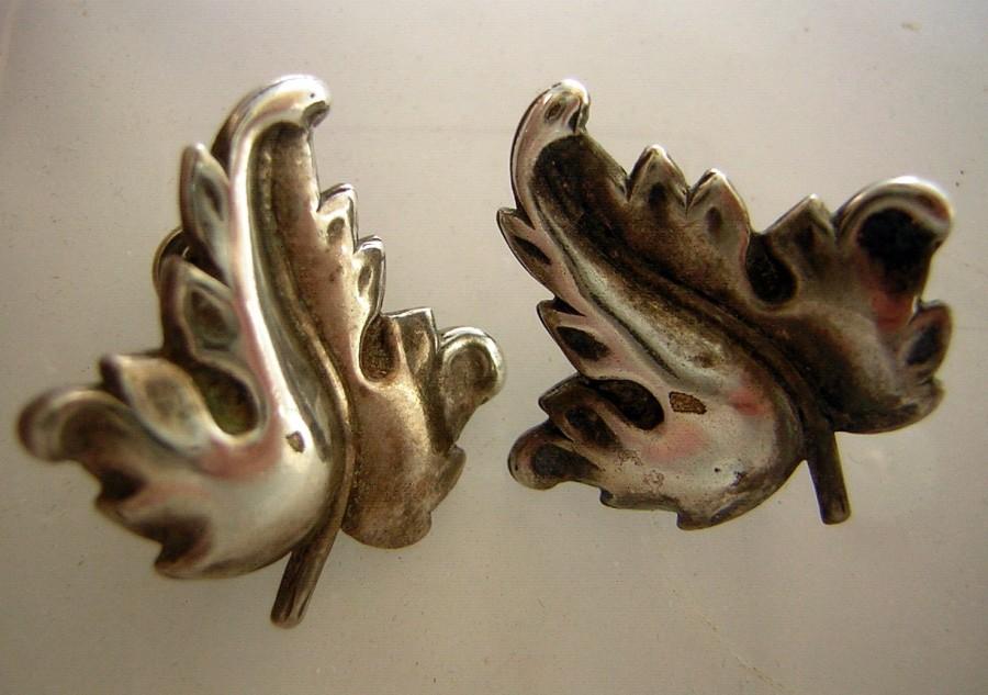 زفاف - Sterling Silver Earrings Vintage 1940s  Flourish Leaf Leaves Signed MEXICO STERLING - Screwbacks Old Pawn