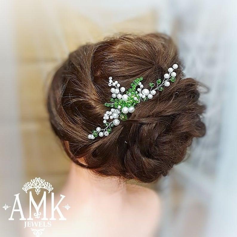 Свадьба - Green bridesmaid hair comb, bridal hair comb, bridesmaid green hair accessory, something green for hair, decorative green comb, green comb