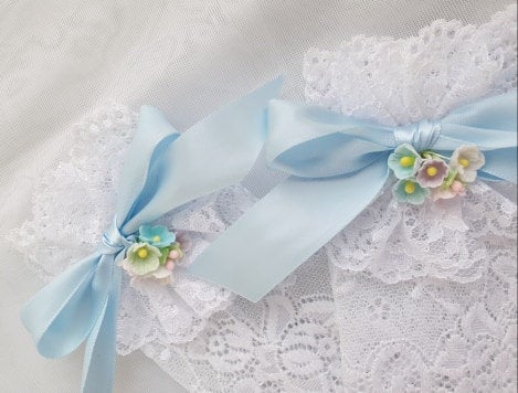 Mariage - Beautiful little girls Lace gloves- cake smash- birthday lace-Easter- Church -flower girl-wedding-communion-stretch lace- MTM Dollcake
