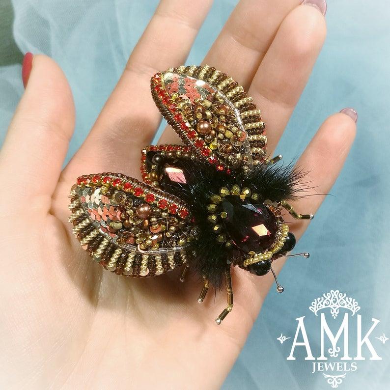 زفاف - Embroidered beetle brooch with crystals