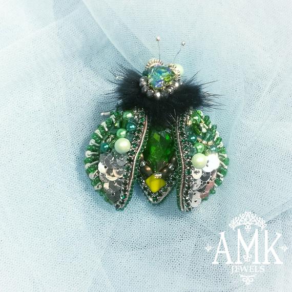 Mariage - Bug brooch with chrystals and sequins, embroided bug, beetle brooch, beetle with bendable wings, green beetle, green bug, gift for her