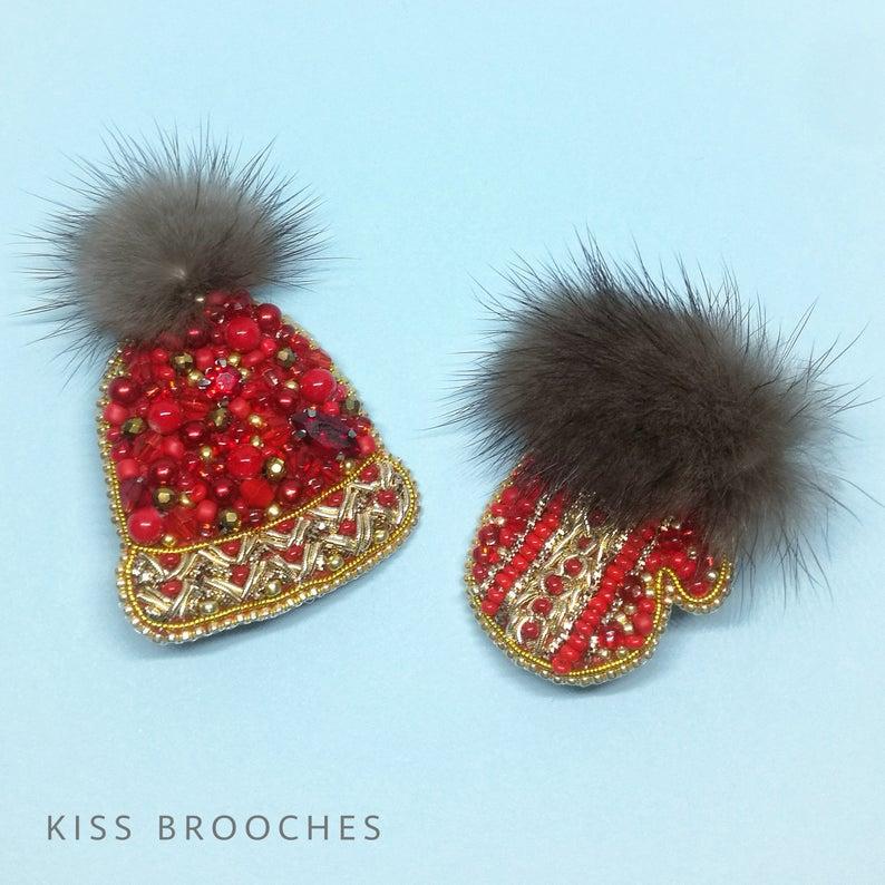 Hochzeit - Set of brooches, winter hat brooche, mitten with fur brooche, brooches with fur, embroided hat, embroided mitten, beaded hat
