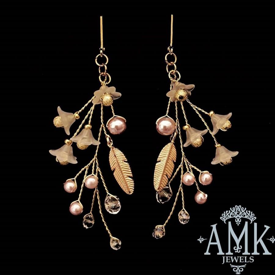 Wedding - Floral earrings with Czech crystal, white flowers, golden leaves and pearl beads. Best match with hair vine #amkjewelsvine1 ⠀ ▶️ Earrings - #amkjewelsearrings ▶️ Gold earrings - #amkjewelsgearrings ▶️ Floral earrings - #amkjewelsfloralearrings ▶️ Set of b