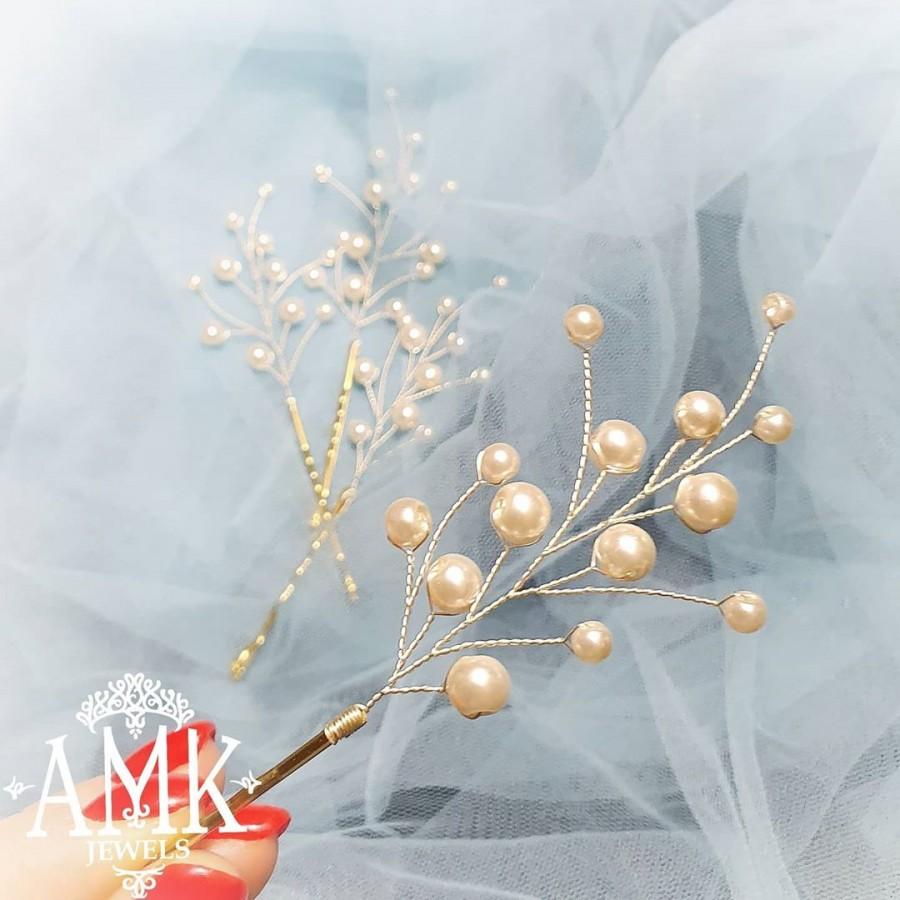 Hochzeit - Bridal hair pins with beads different sizes. This set is very versatile so you can use two or 4 hair pins. MEASUREMENT Approx. 2-3 in ⠀ ▶️ Hair pins - #amkjewelshairpins ▶️ Ivory color - #amkjewelsivory ⠀ 