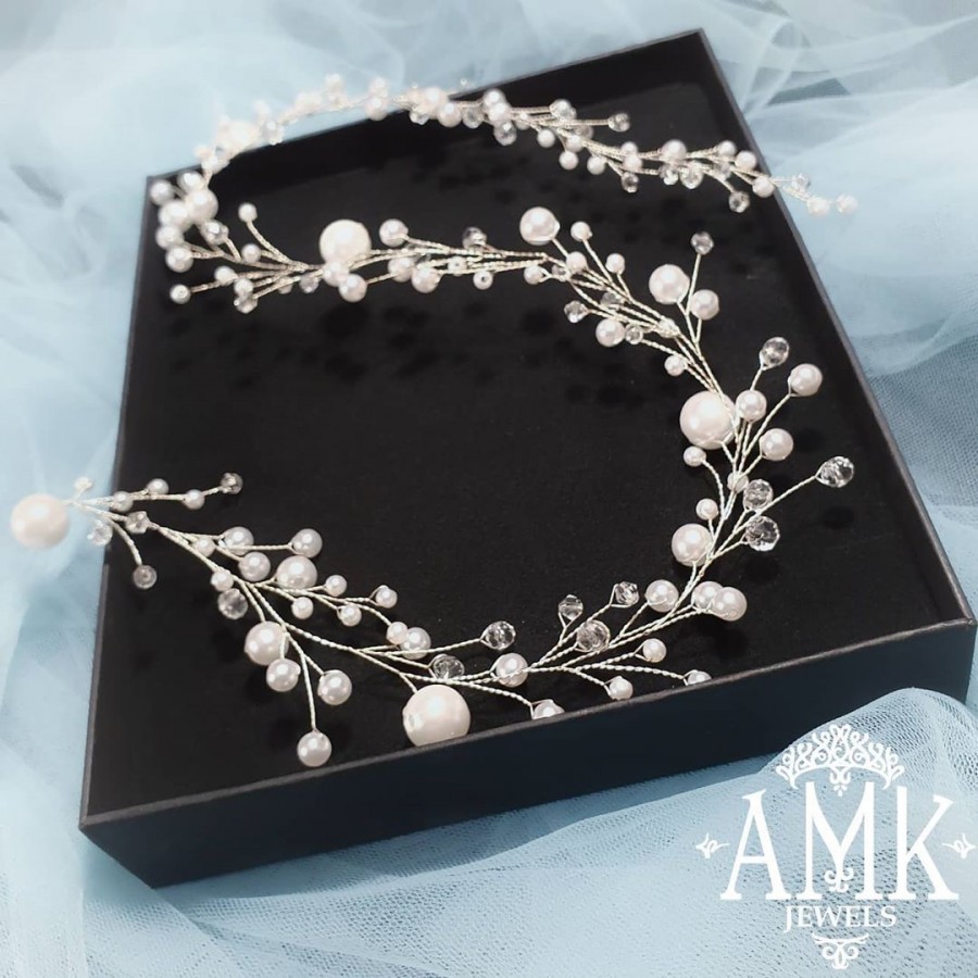 Hochzeit - Thin light hair vine for wedding with Czech crystals and pearl beads. The wire is silvery, flexible and at the same time rigid, it will not lose its shape. The vine fastened to the hairstyle with hair pins or bobby pins. Delivery all over the world takes 