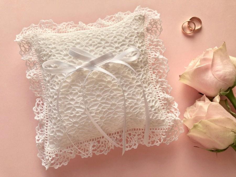 Hochzeit - Crochet Wedding Linen Ring Pillow white