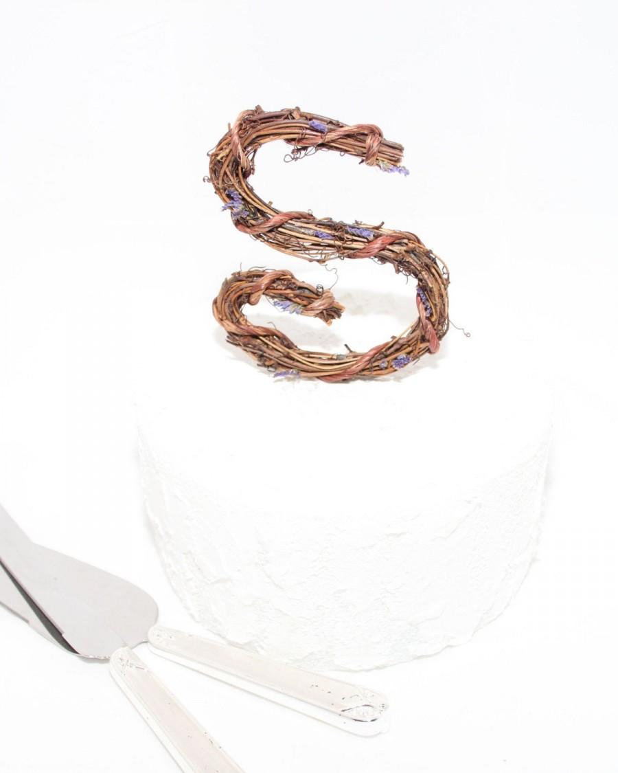 Hochzeit - Shabby Chic Cake Topper - Wedding Cake Topper - Grapevine Initial