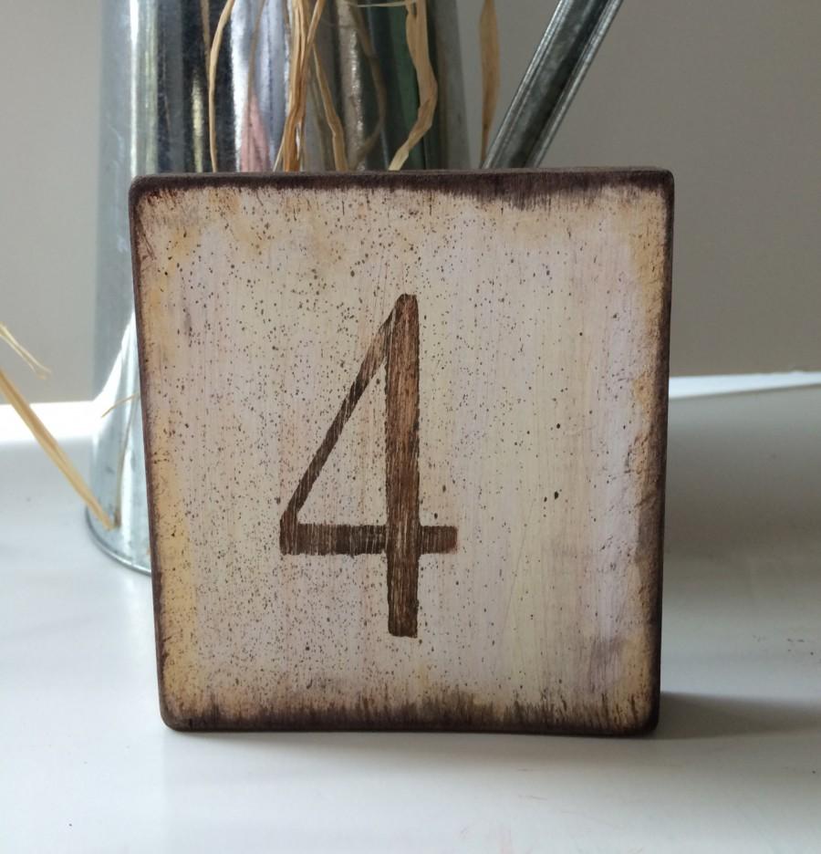 زفاف - Rustic Wood Table Number