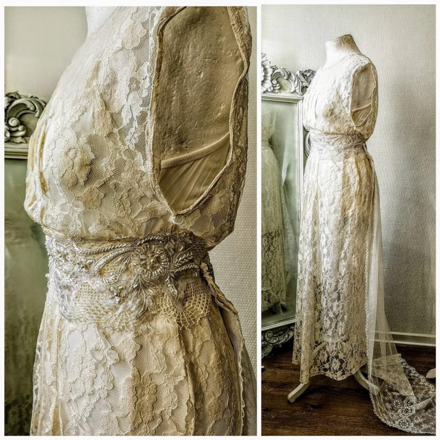 Wedding - Wedding dress vintage inspired with a bridal belt