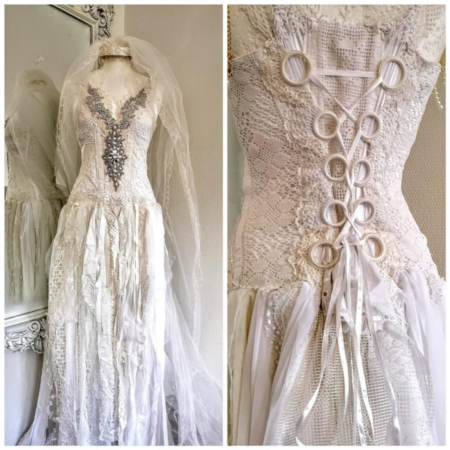 زفاف - Boho wedding dress vintage lace,bohemian bridal gown tattered ,upcycled Raw Rags, Gypsy wedding dress