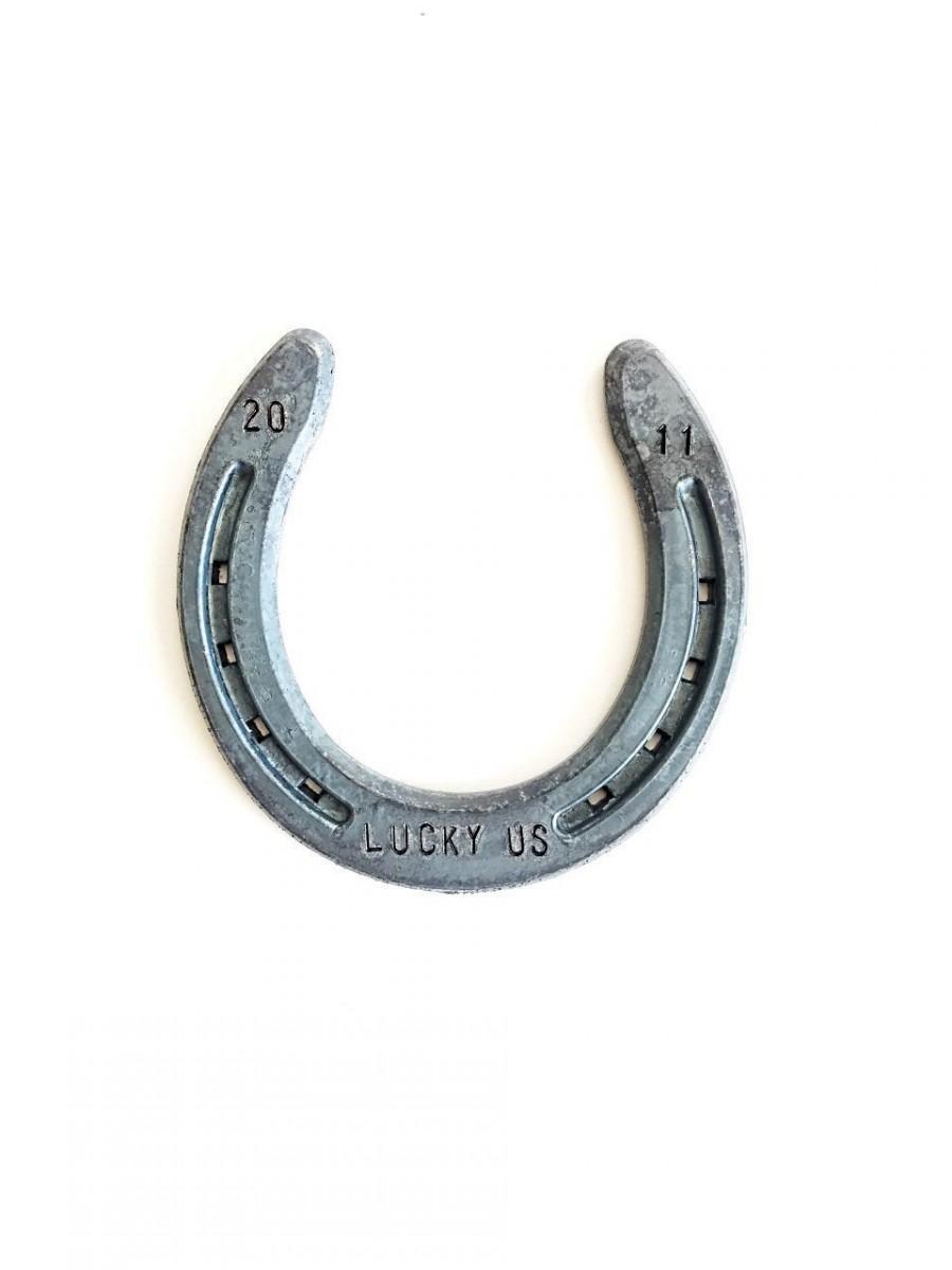 Hochzeit - Personalized Horseshoe / iron anniversary wedding gift, 6th anniversary gift rustic wedding decor, iron horseshoe