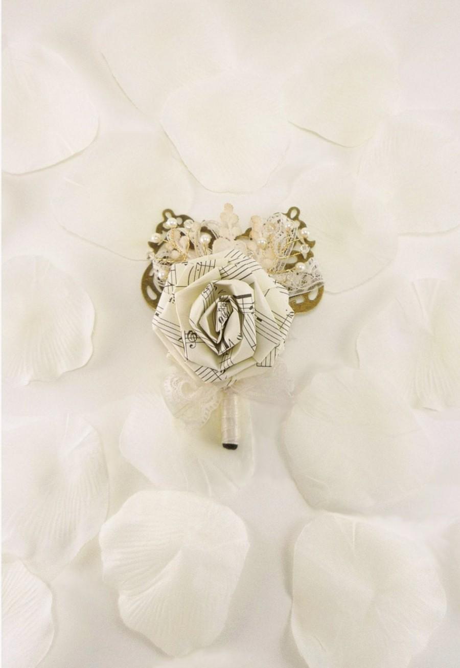 Свадьба - Symphony Music Rose Boutonniere in Ivory Vintage Sheet Music for Groom, Groomsmen buttonhole, Musical Wedding, Music Sheet Boutonniere