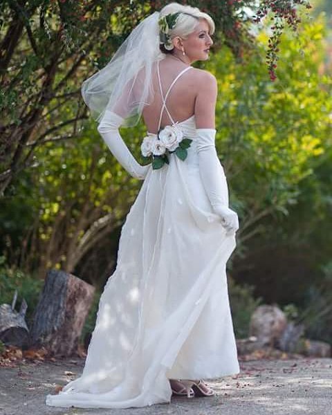زفاف - The Flora Dress and fly away veil---Amy Jo Tatum Bridal Couture #veils #veil #flyawayveil #bridalfashion #bridalveil #bridalveils #bride #bridebook #bridetobe #bridestyle #bridalcollections #bridalcouture #wedding #weddings #weddingdressmaker #weddingdres