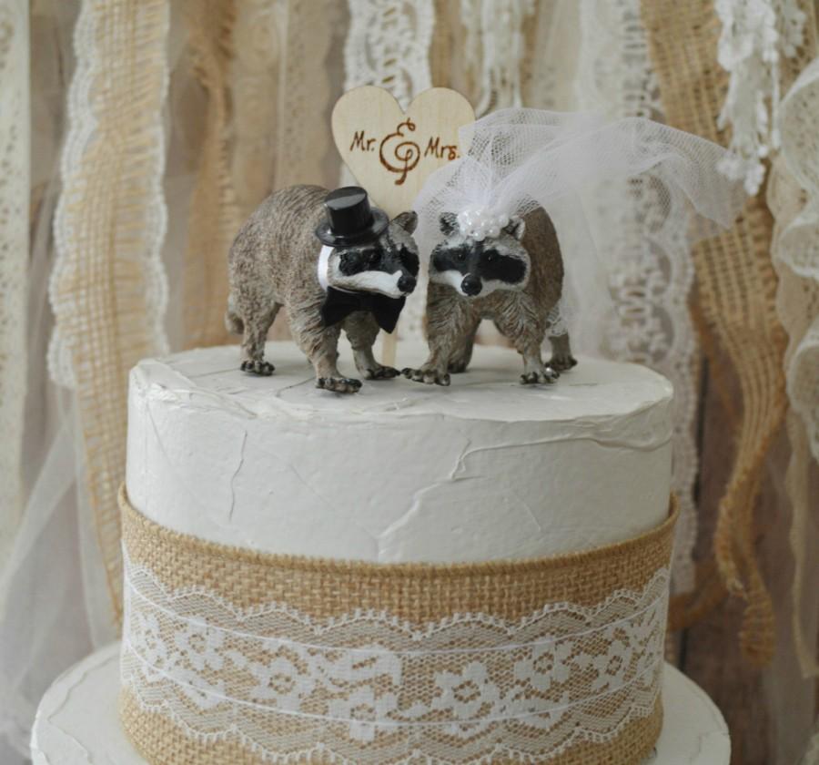 Mariage - Raccoon bride and groom animal wedding cake topper woodland raccoon lover country weddings Mr &Mrs wood wedding sign ivory veil cake topper