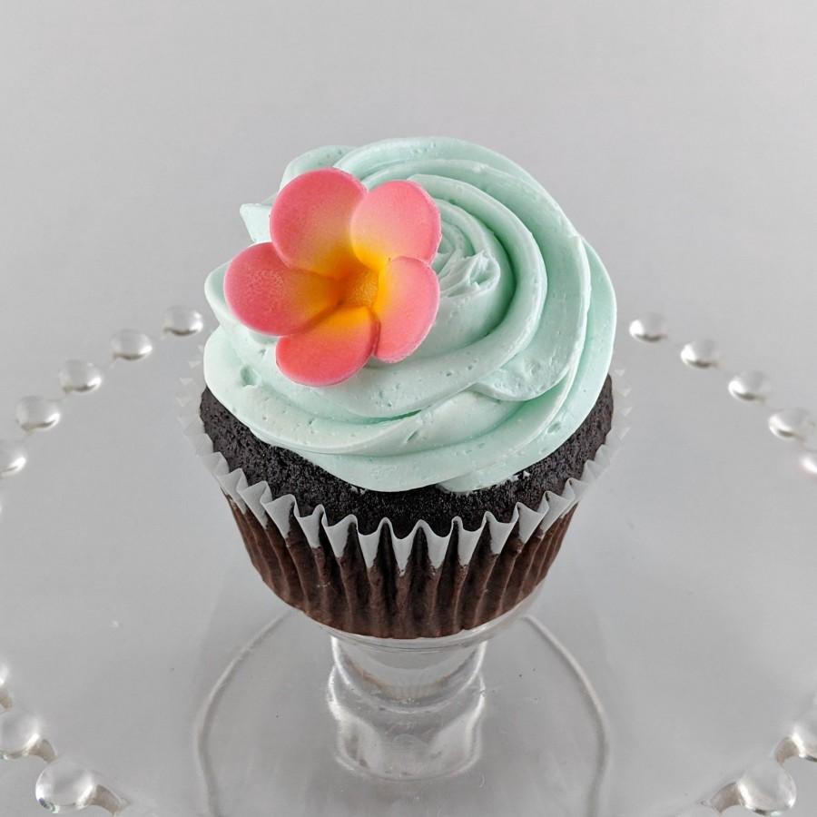 Свадьба - 12 Plumeria Flowers, Edible Sugar Flowers for cakes, cupcakes and cake pops