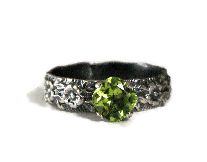 Hochzeit - Cushion Cut Peridot Ring Oxidized Sterling Silver Floral Band August Birthstone Gemstone Stacking Ring Gift Idea for her Engagement Ring