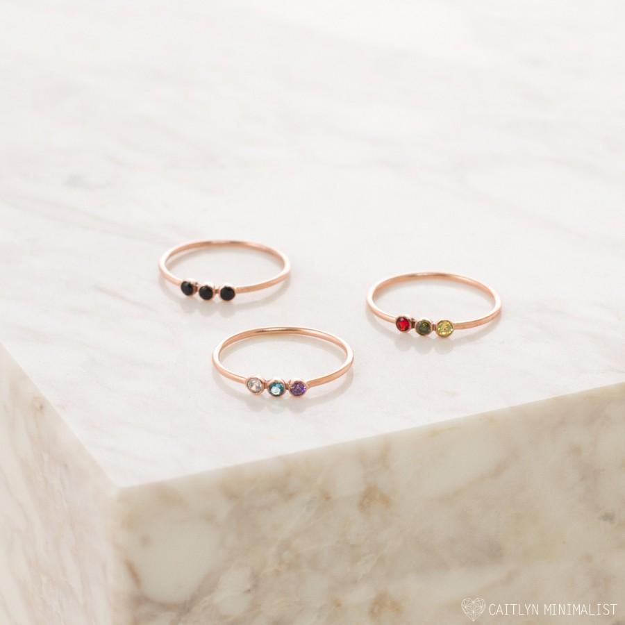 زفاف - Dainty 3 Birthstone Ring • Custom Birthstone Jewelry • Mothers Ring • Minimalist Ring • Family Ring • Personalized Gift For Mom • RM07a