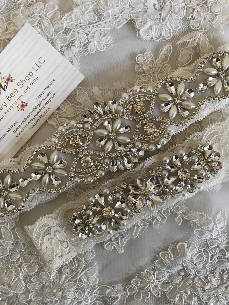 Hochzeit - Ivory wedding garter set, no slip grip garter toss and keepsake. Antique white cream rhinestone lace bridal garter belt with plus size ivory