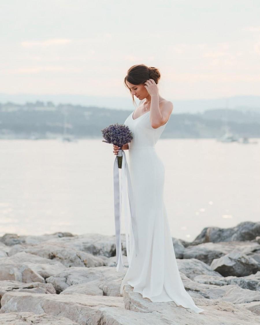 زفاف - Long simple wedding dress / Fitted Crepe Wedding Dress / Mermaid Wedding Dress / Beach wedding dress with a train