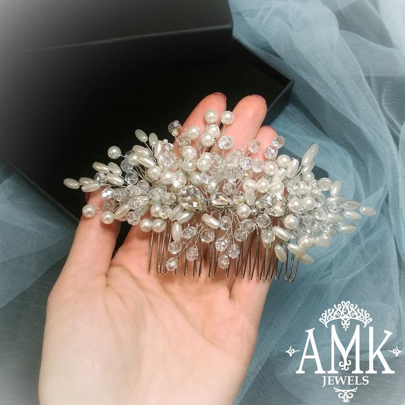 Mariage - Pearl bridal comb, decorative wedding comb, white bridal hair piece, wedding head piece for bride, bridal hair jewelry, white bridal comb