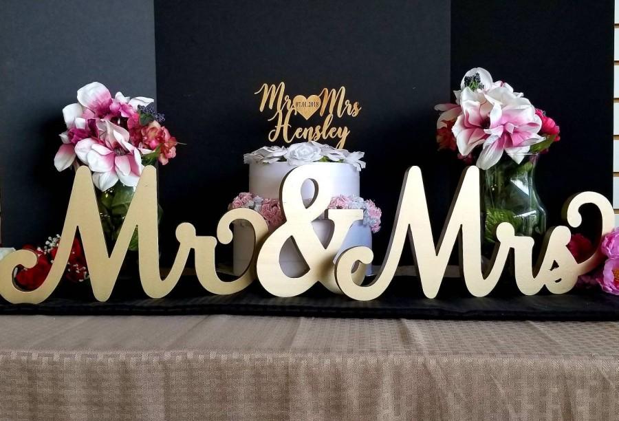 Wedding - Mr and Mrs Sign. Wooden Mr & Mrs Sign. Stand alone Mr and Mrs sign. Wood Mr and Mrs sign set. Sweetheart table centerpiece sign Wedding sign