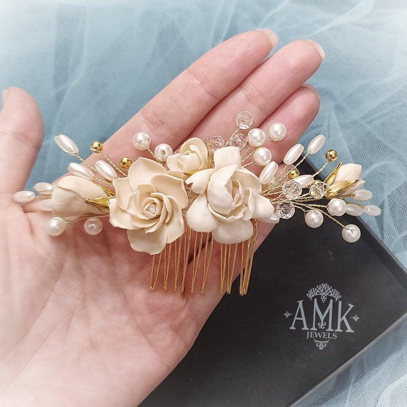 Mariage - Gold ivory hair comb, bridal flower hair comb, ivory roses hair piece, wedding tan hairpiece, almond headpiece, floral wedding comb bride