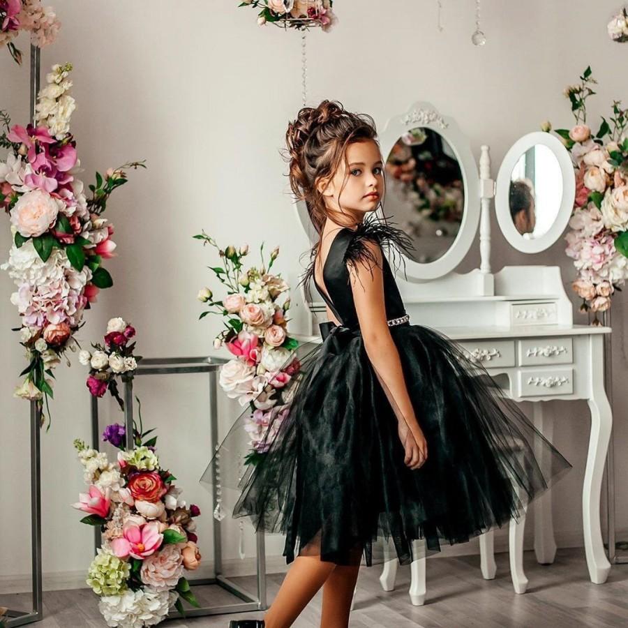 Hochzeit - Tulle Flower Girl Dress Black Flower Girl Dress Exclusive Girl Dress Birthday Girl Dress Wedding Party Girl Dress Feathers Dress