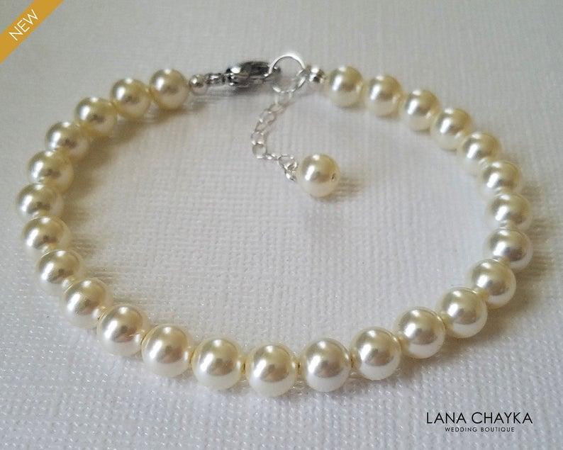 Hochzeit - Pearl Bridal Bracelet, Wedding Ivory Pearl Bracelet, Swarovski Pearl Bracelet, Classic Pearl Bracelet, Bridal Jewelry, Bridesmaids Bracelet