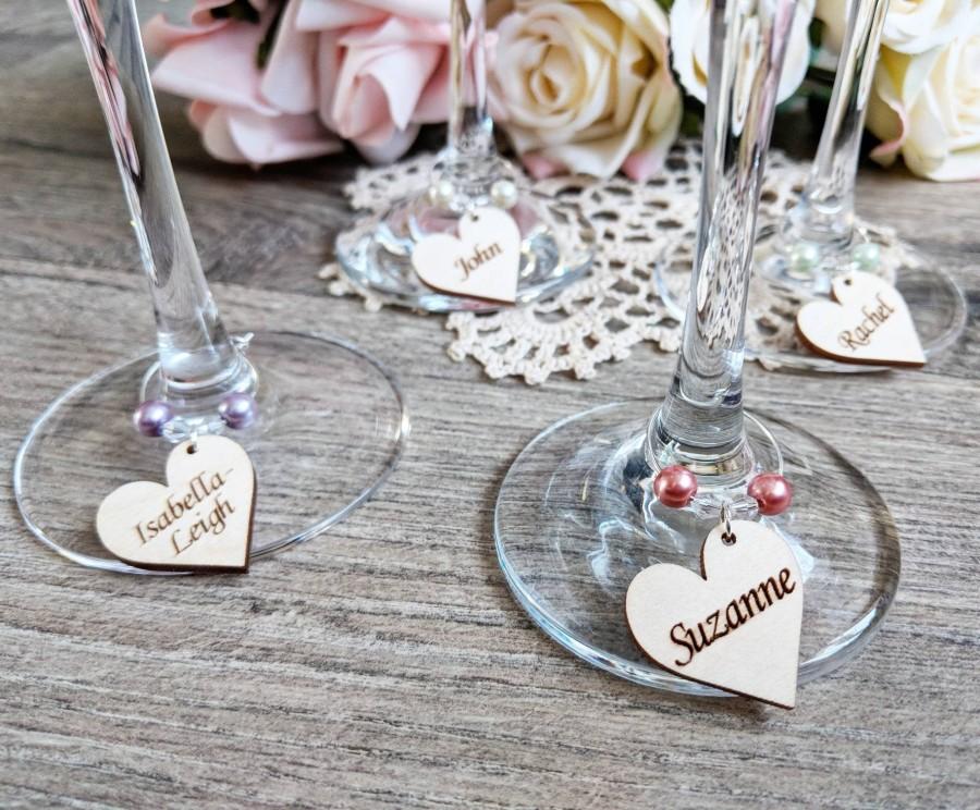 Свадьба - Wedding Wine Glass Charms (Hearts) - Personalised 