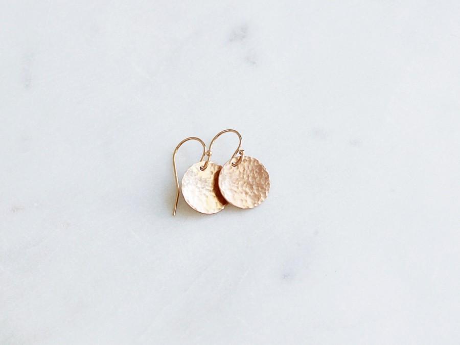 زفاف - Hammered Disk Earrings, 14K Gold Filled and Sterling Silver · Dainty Minimalist Earrings · Gift for her