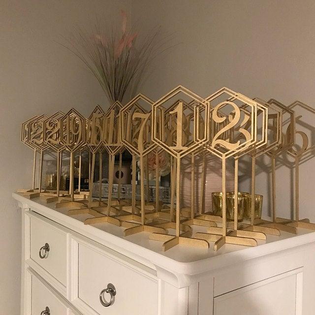 زفاف - Table Numbers.Wedding Table Numbers. Hexagon table numbers.Gold table numbers - Please Send your phone number in the "NOTE to the seller"