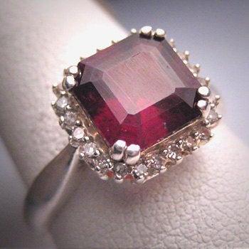 Mariage - Vintage Emerald Cut Garnet Diamond Ring Art Deco Wedding Engagement