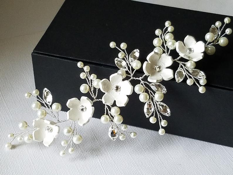 Mariage - Bridal Hair Piece, Wedding Pearl Crystal Headpiece, Ivory Pearl Floral Hairpiece, Bridal Hair Jewelry, Wedding Wreath Flower Pearl Hairpiece