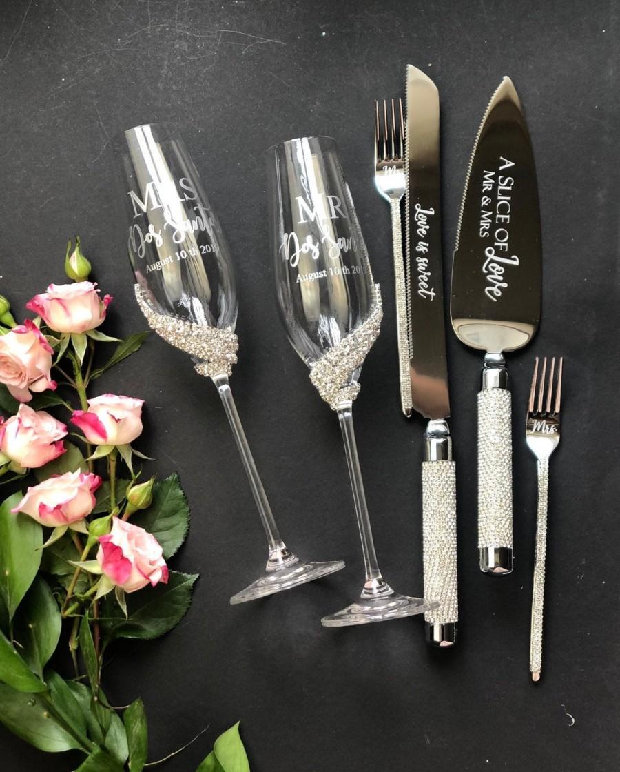 Mariage - Personalized wedding glasses Mr and Mrs Laser engraved Anniversary gift Personalized Engraved Wedding champagne flutes cake server silver