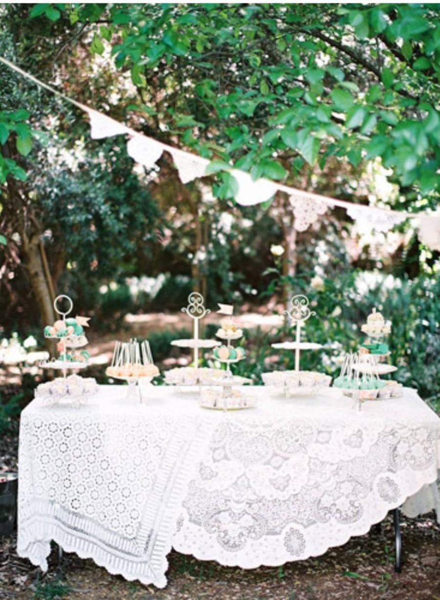 Mariage - Lace Tablecloths,  Wedding , Boho , Celebration , Table Cloth,  Layered , Lace Vintage Linen found by Foo Foo La La