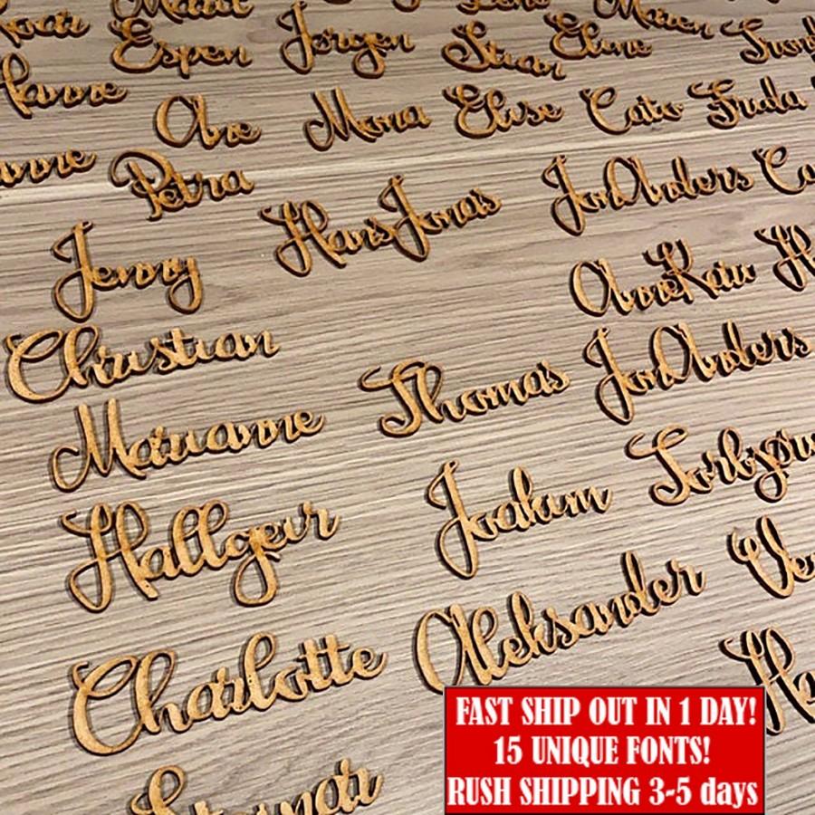 Свадьба - Wooden place cards Small laser cut names Personalized plate names Wood wedding tags Place name settings Custom babys first ornament Rustic
