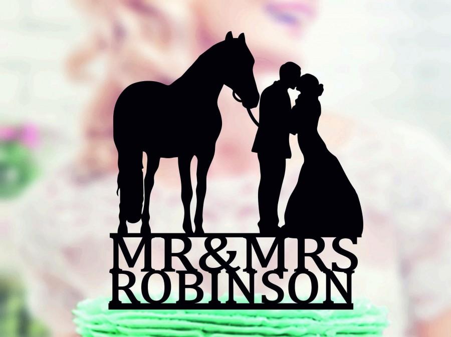 Mariage - Bride and Groom with Horse cake topper, Country wedding, Mr and Mrs Topper, Last name topper, Cowboy wedding topper. unique topper
