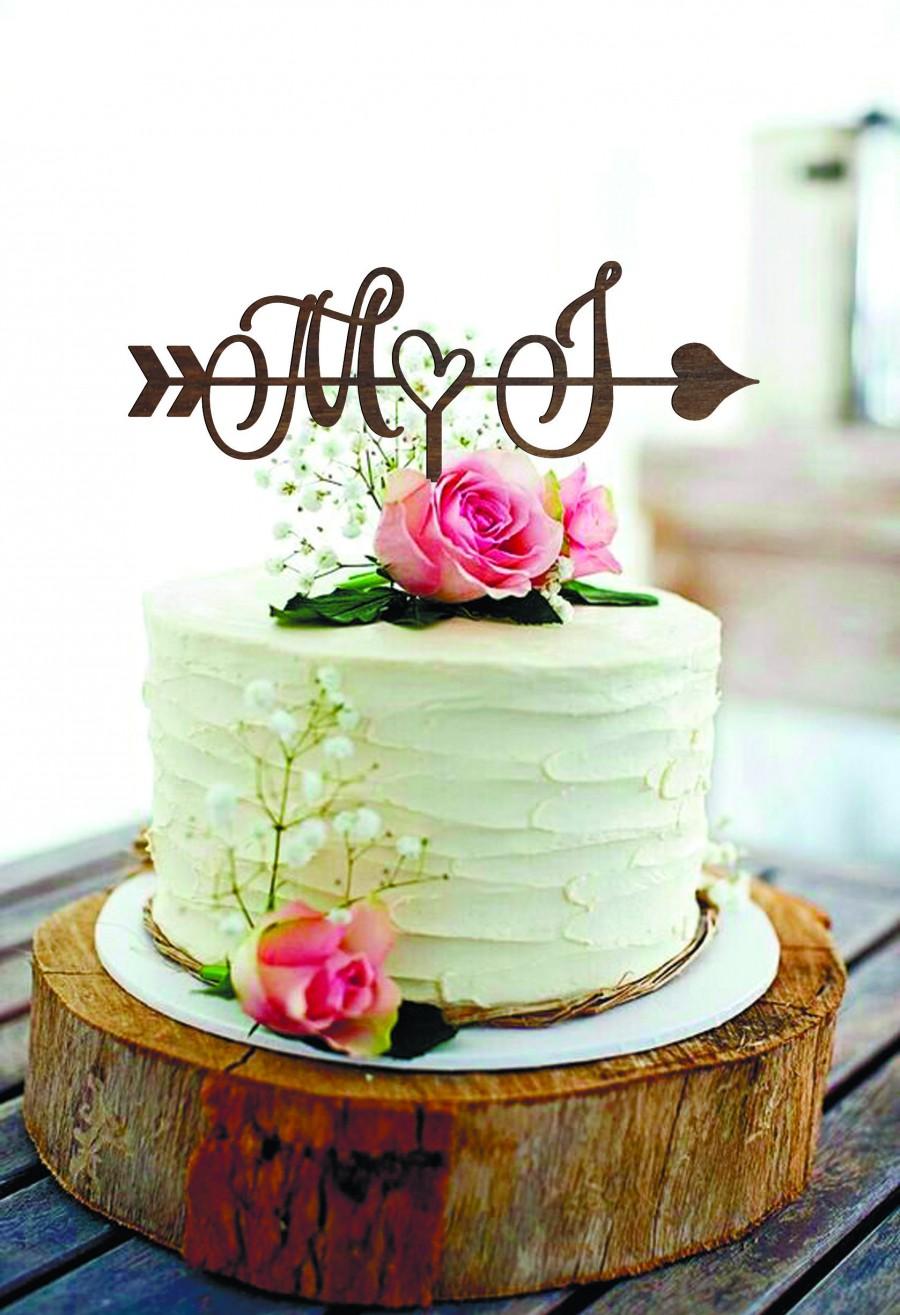 Свадьба - Rustic Wedding Arrow Cake Topper wood  Initials Cake Topper M  Custom cake topper J Monogram wedding cake topper Heart wedding Cake topper
