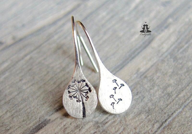 Hochzeit - Silver earrings dandelion / Sterling silver hand stamped dandelions / Gift for her / Dandelion jewelry / especially jewelry / Birhtdaygift