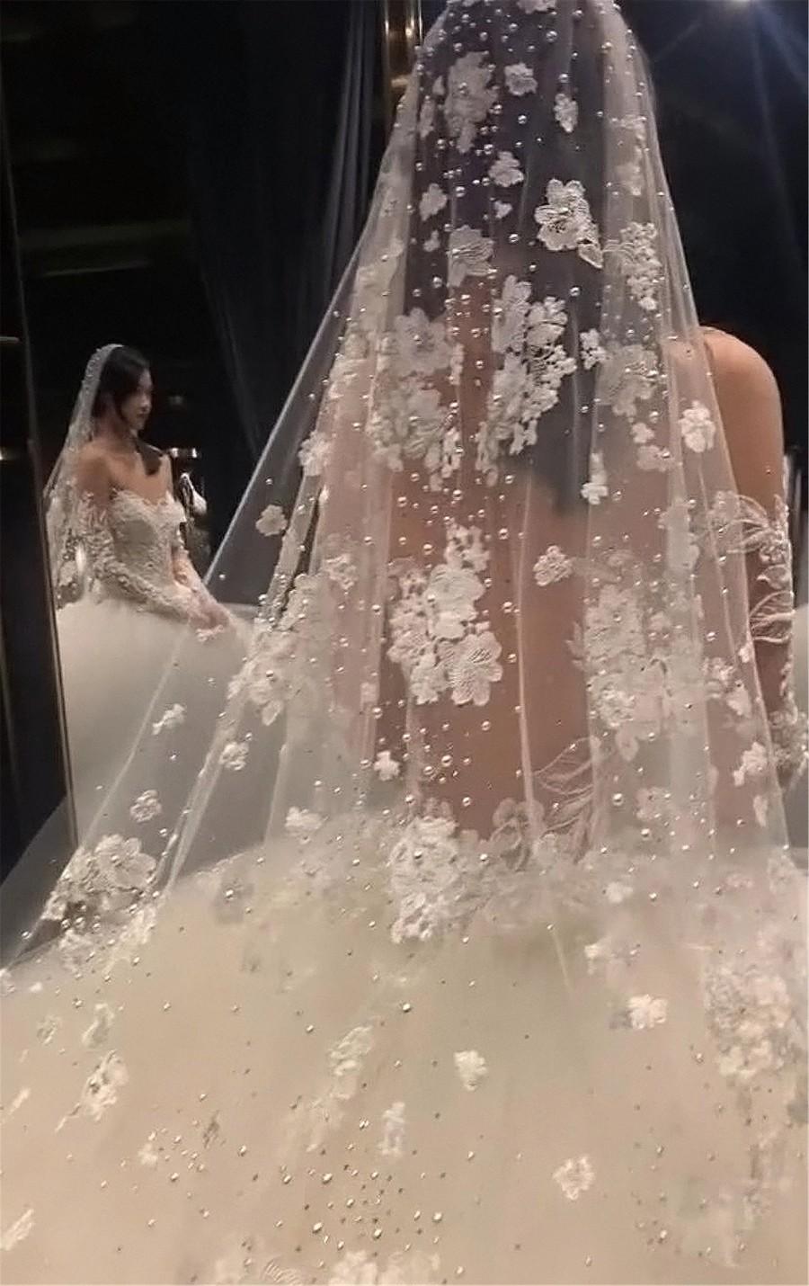Mariage - Beading Ivory Bridal Veil White Appliques Wedding Veil Long Lace Bridal veil Cathedral Wedding Veil Bright Veil