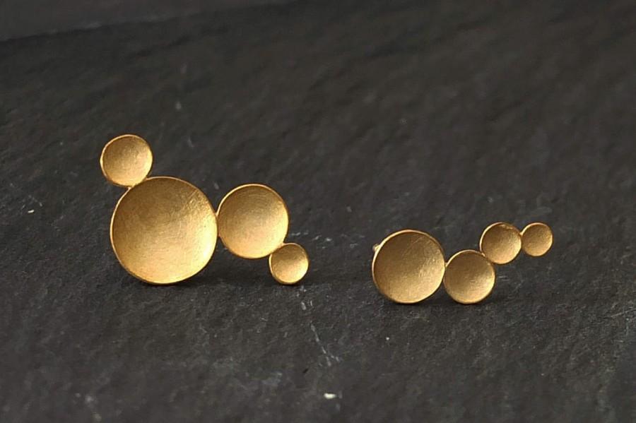 Mariage - Asymmetrical 14k gold earrings, Ear crawler organic, mermaid gold earrings, mismatched 14Ct studs circles, bridal earrings gold, ear climber
