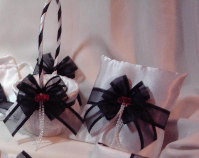 Hochzeit - Black flower girl basket, ring bearer pillow, wedding flower girl basket, wedding ring pillow, lace flower girl, gothic flower girl basket
