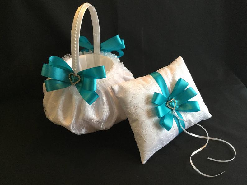 Свадьба - Turquoise flower girl basket, Turquoise ring bearer pillow, white or ivory flower girl basket, wedding ring pillow, lace wedding basket