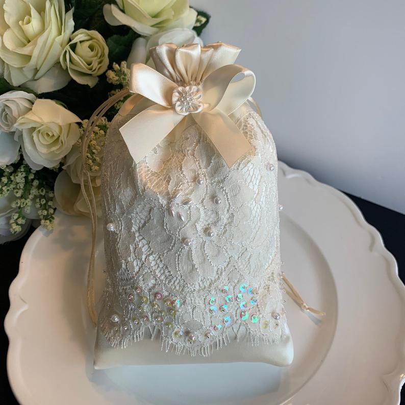 Hochzeit - Ivory wedding money bag, bridal pouch, wedding dollar dance bag, wedding card bag, ivory bridal purse, ivory dollar dance bag