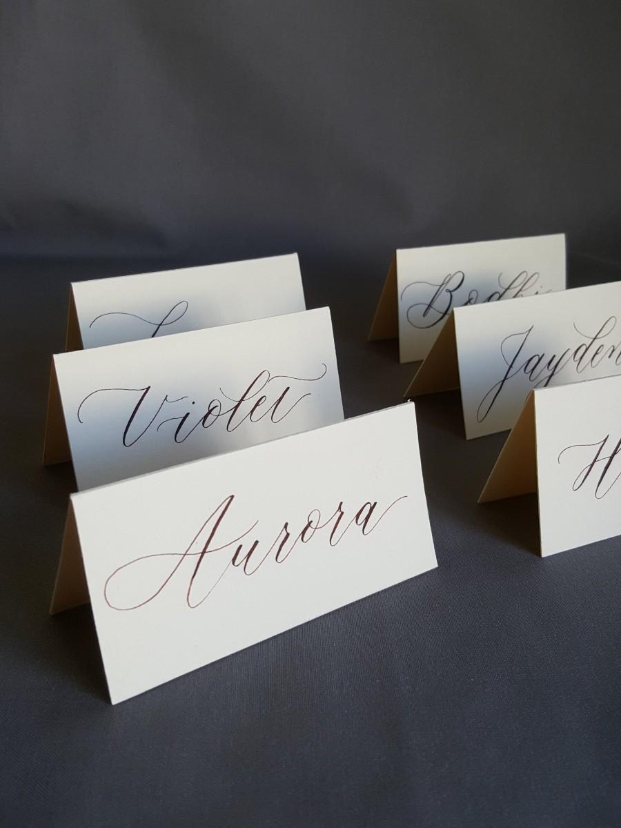 Mariage - Custom calligraphy place cards, Wedding place cards, Calligraphy escort seating name card, Tent Place Cards