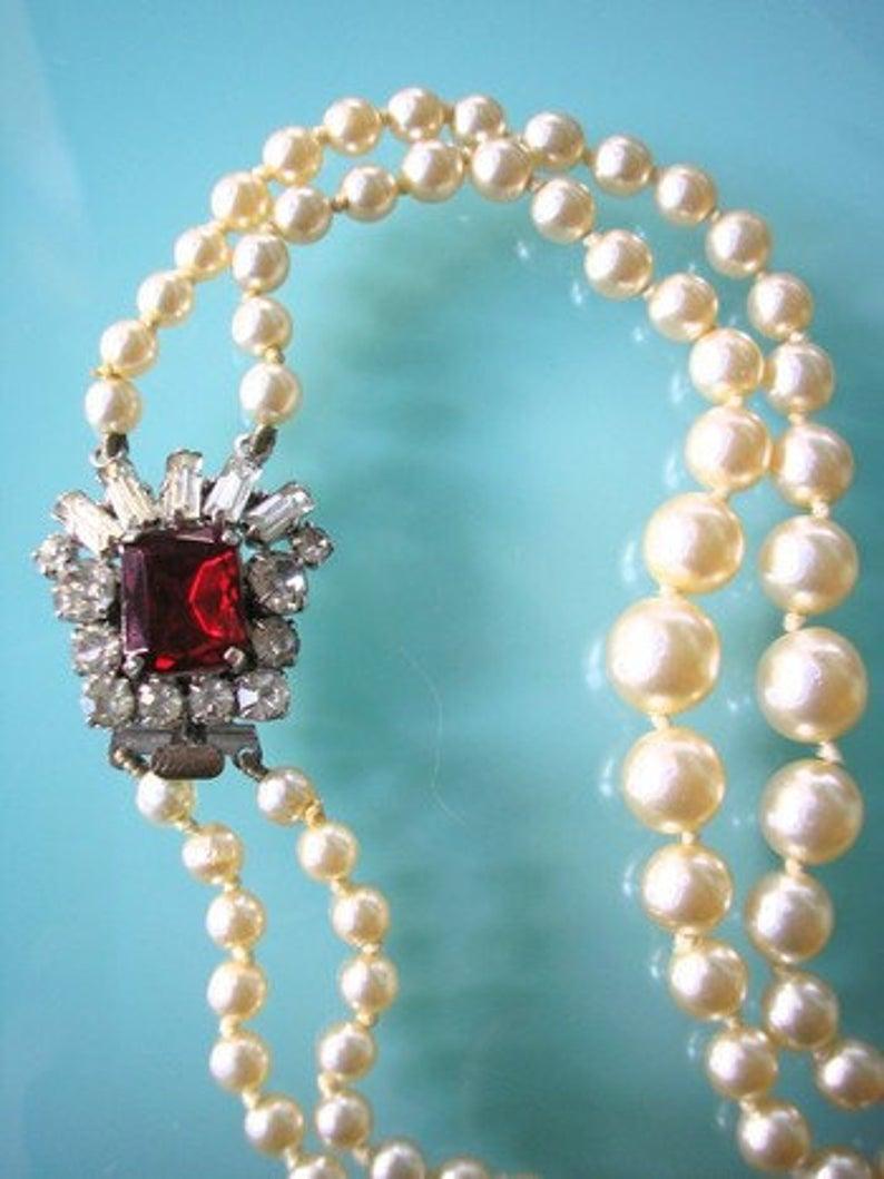 زفاف - Vintage Pearl Necklace With Ruby Red Clasp, Pearls With Side Clasp, 2 Strand Pearls, Cream Pearls, Vintage Bridal Pearls, Art Deco Style