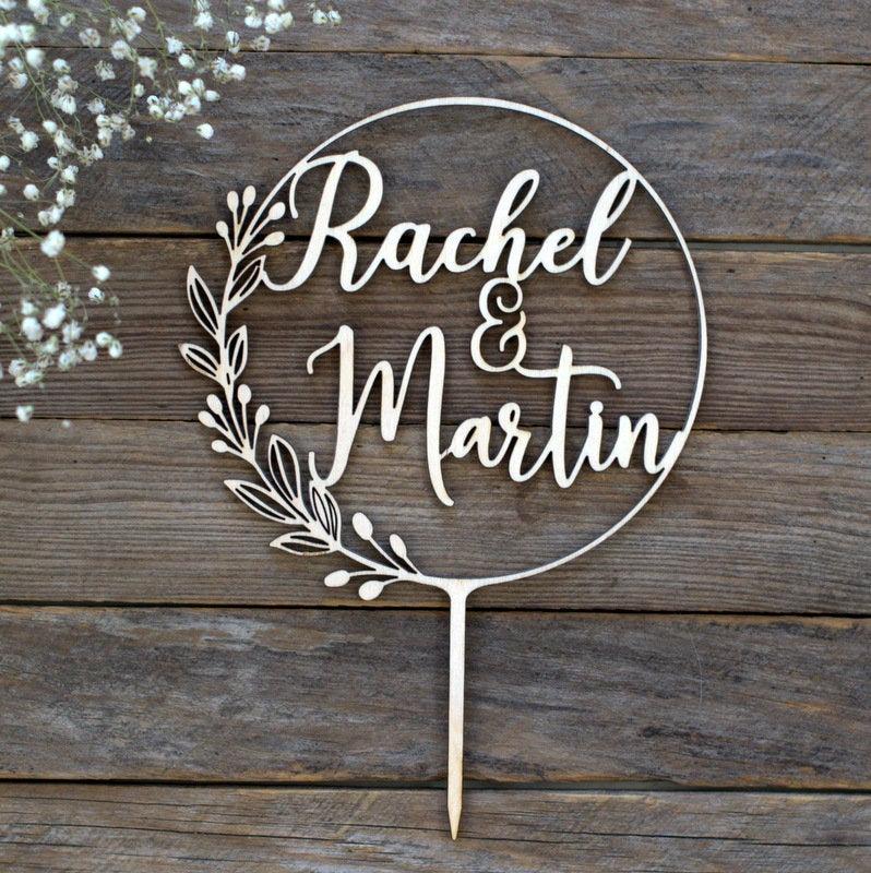 Hochzeit - Wedding Cake Topper Name Personalized Wreath Wooden Cake Toppers for Wedding Leaves Berries Floral Wedding Name Calligraphy Mr and Mrs