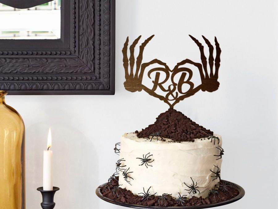 Свадьба - Halloween Wedding Cake Topper Skull Cake Topper Personalized Wood Cake Topper Skeleton Wedding Cake Topper Goth Cake Topper Halloween Cake