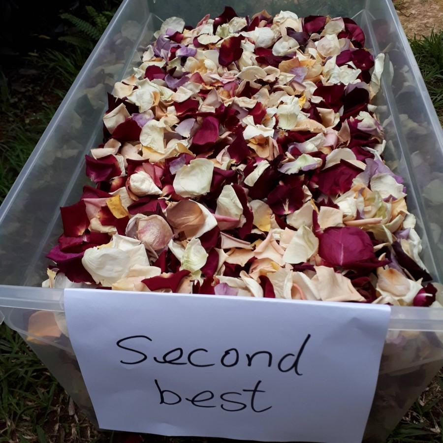Свадьба - Freeze dried rose petals. 5 cups (1 liter) in bulk. Second best rose petals. Lovely natural petals for wedding.